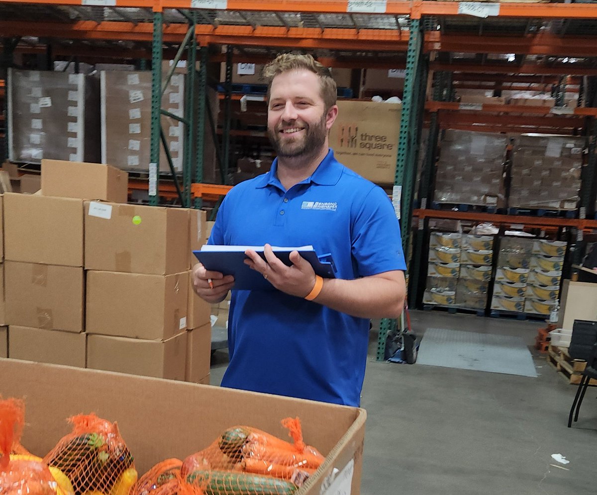 BensonBingham's tweet photo. We had the opportunity to volunteer at Three Square Food Bank tonight with a client. It was a wonderful experience. Check out https://t.co/I2QGO9vjUg for program information, volunteer opportunities, and donate. #hunger #volunteer #foodbank #bensonandbingham #Nevada #LasVegas https://t.co/JOI3SxNFBM