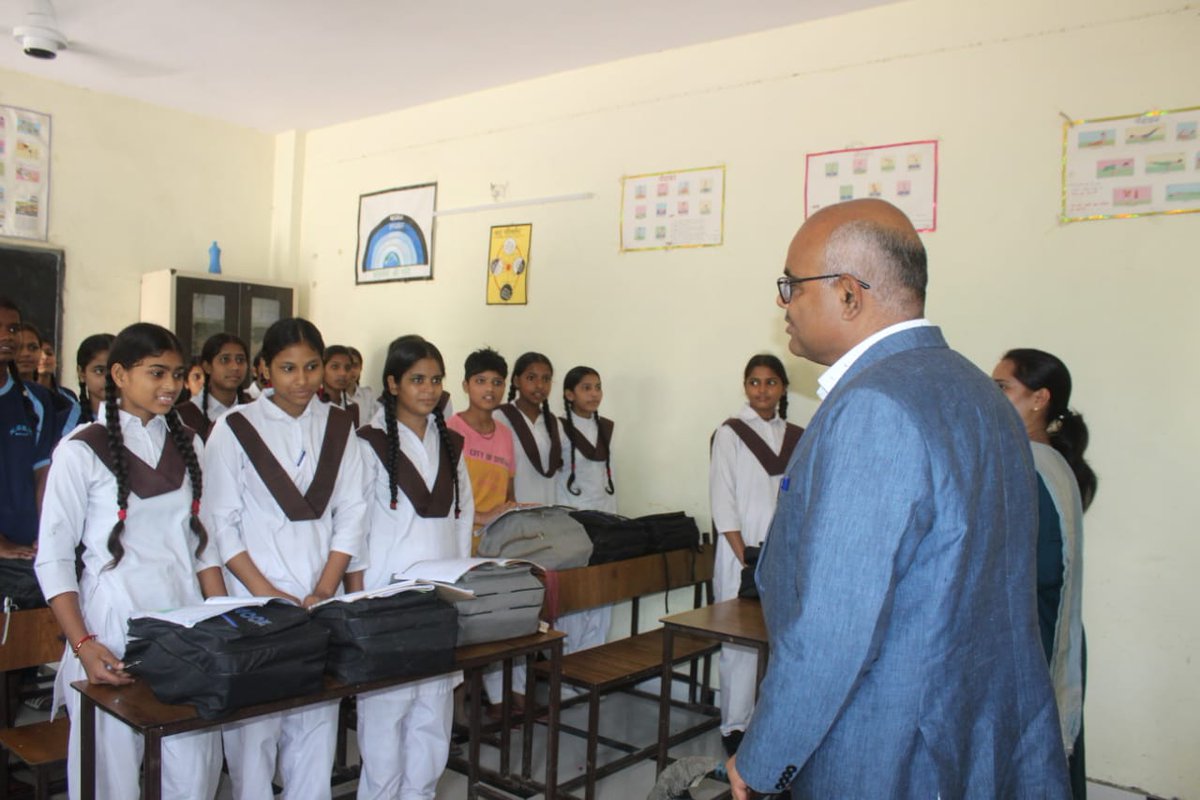 कस्तूरबा गांधी आवासीय बालिका विद्यालय बड़ौत की छात्राओं के साथ मनाया रक्षाबंधन का त्यौहार।