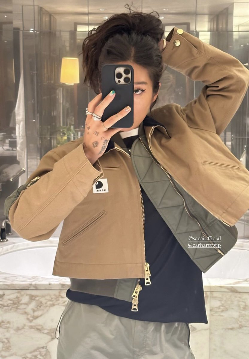 StreetFashion01's tweet photo. Spotted: Peggy Gou in sacai x Carhartt!🖤 https://t.co/oZxzvYe7uq