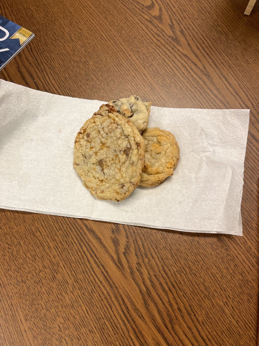 BJDSOP_ADAA's tweet photo. When someone brings cookies while you are at the other campus, it’s good to have set up a protocol #ThanksSandy https://t.co/zlhW17heRY