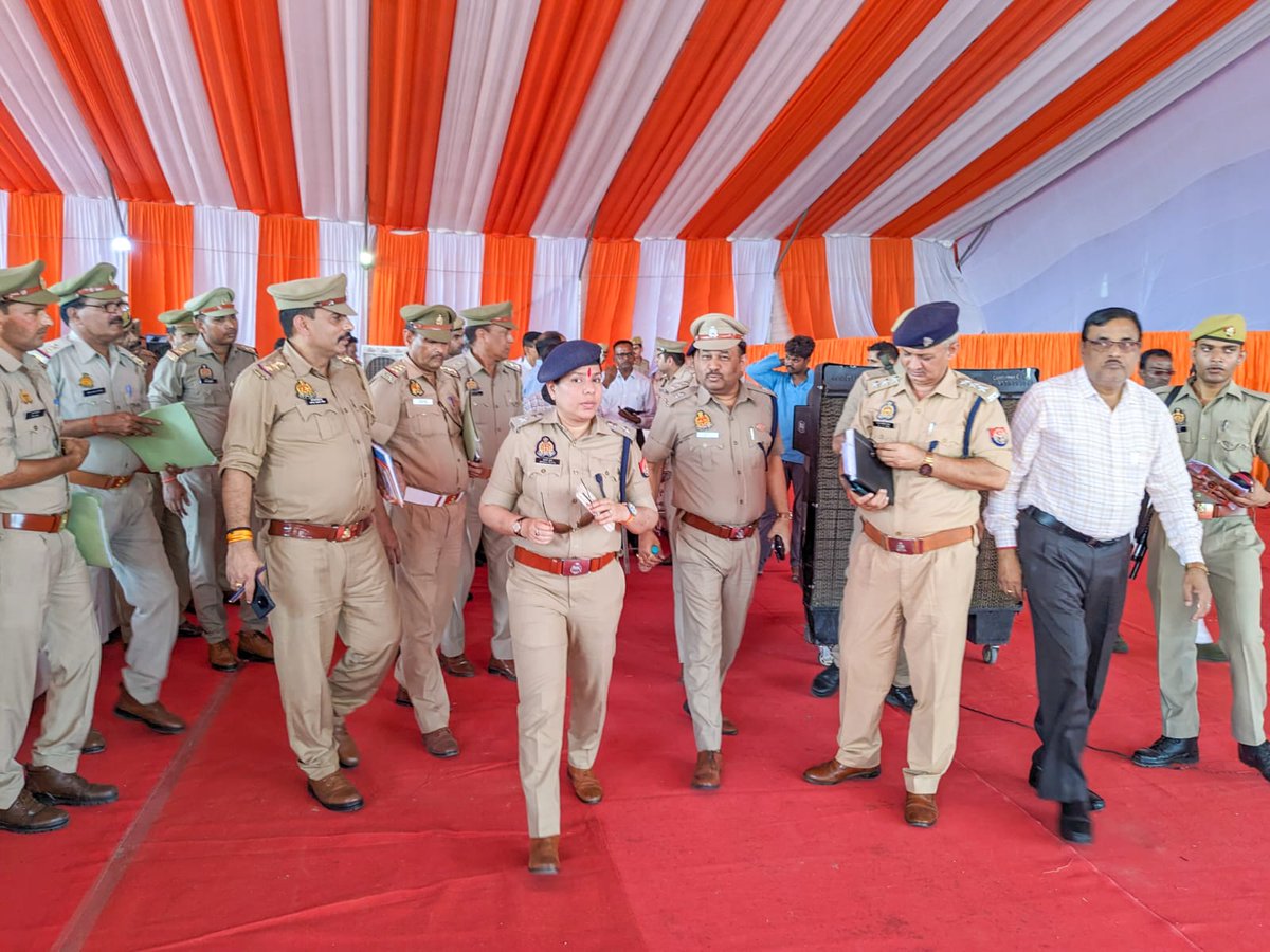 mahobapolice's tweet photo. #DM_MBA @manojkrsinghias व #SP_MBA @IPSAparnaGupta द्वारा संयुक्त रुप से आगामी ऐतिहासिक कजली मेला कार्यक्रम स्थल का स्थलीय निरीक्षण किया गया एवं अन्तर्विभागीय गोष्ठी कर मेला सुरक्षा व्यवस्था के सम्बन्ध में बिन्दुवार समीक्षा कर सम्बन्धित को आवश्यक निर्देश दिये गये।
#UPPolice https://t.co/ItenQrFrc9