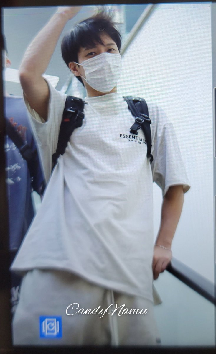 ifntssul's tweet photo. 나 똥머리하고 있으면 뒤에서 머리 콕콕 건들여서 아 머야ㅡㅡ 하고 돌아봤을때 보이는 사람 https://t.co/fTFOrxA5vb