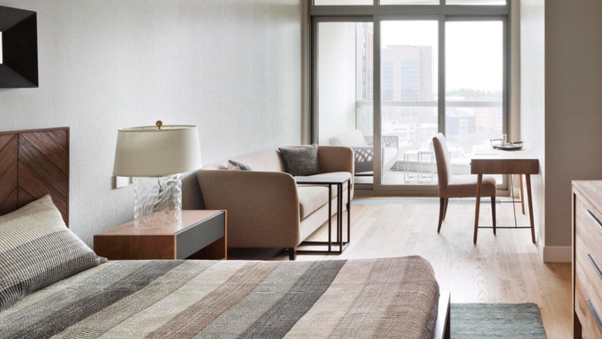 prepnsellreno's tweet photo. Limited space doesn't mean limited style. Use multi-functional furniture like an ottoman that serves as a seat, table, and storage. Choose lighter shades for paint and decor to create the illusion of space. For custom solutions, call us at 416-201-1010. 🏠 #HomeDecor #PrepnSell https://t.co/yc92aUoDBu
