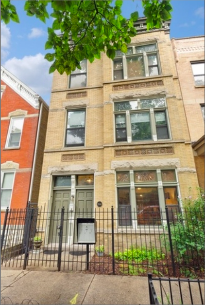 RealtyDowntown's tweet photo. Under contract - Vintage 2 bed/2 bath - Original Douglas Fir hardwood floors, leaded glass, &amp; gorgeous wood trim. In-unit laundry, fireplace,  exterior parking, &amp; private back deck and yard! Buyer represented by Quentin Green
#chicagorealestate #wickerpark #chicagorealtor https://t.co/lGJdgcPNwL