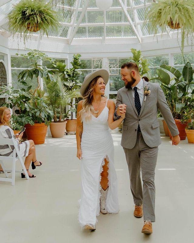 PeterGrimmLtd's tweet photo. We love seeing this bride rock her Peter Grimm Formative Hat! Congratulations to the happy couple! 

Repost @emiliecatey 

we are each other’s sunshine after our storms ☀️🤟🏾 https://t.co/Pq9Me2KWFU