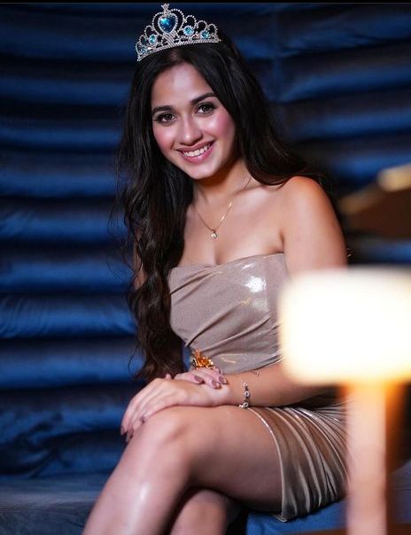 fainat_trending's tweet photo. Queen of millions heart

CHEERS TO 22 YEARS JANNAT
#JannatZubair https://t.co/dWbwvAWMtw