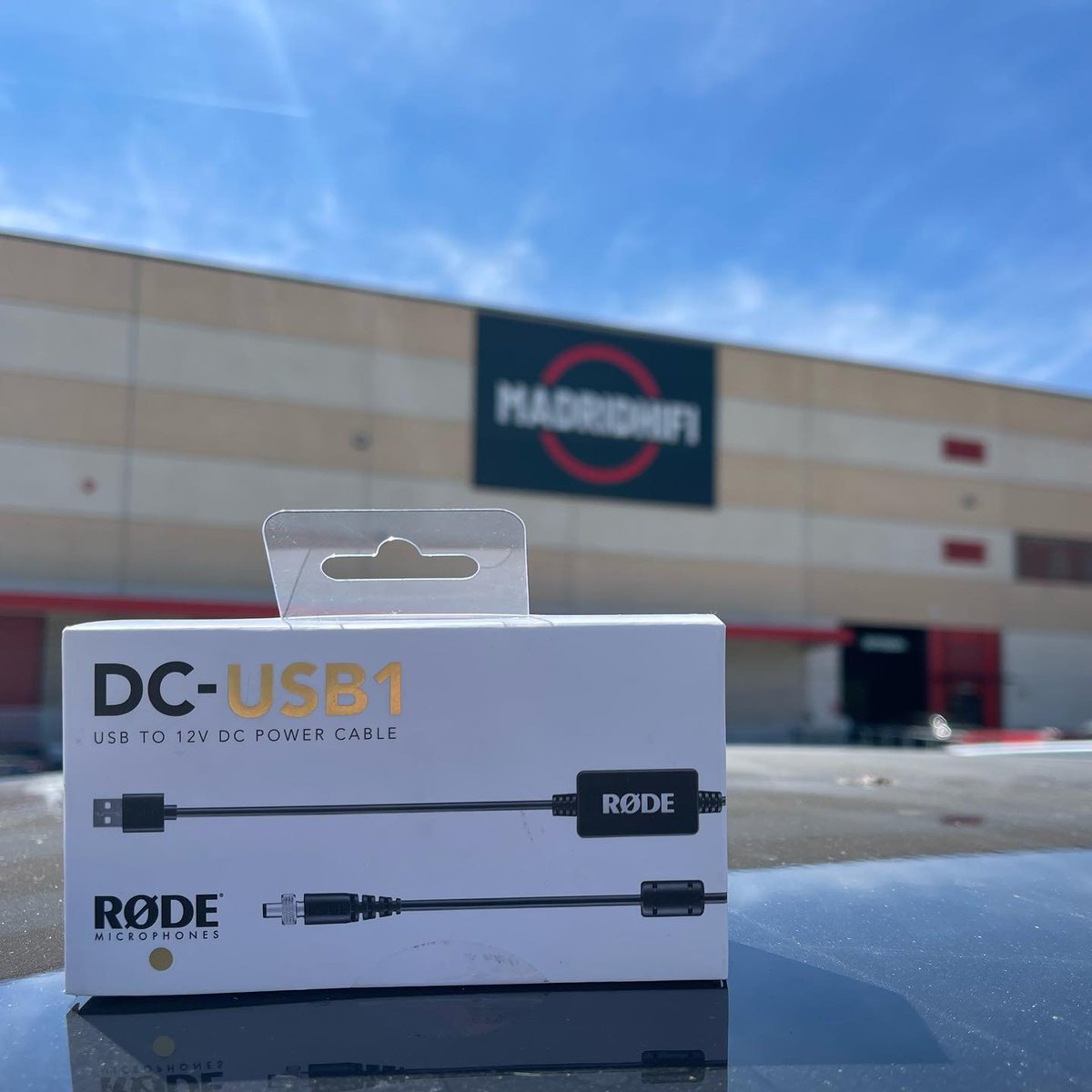 Eove's tweet photo. A lo q iba, he ido a recoger el cable DCUsb1 de @rodemics para la #RodeCasterPRO y no depender de su transformardor
Ahora será una interfaz portátil por usb, directa al Macbook o incluso a una batería externa
Como siempre, gracias a los kofiteros q están #AlOtroLadoDelMicrófono https://t.co/d6z12EQktx