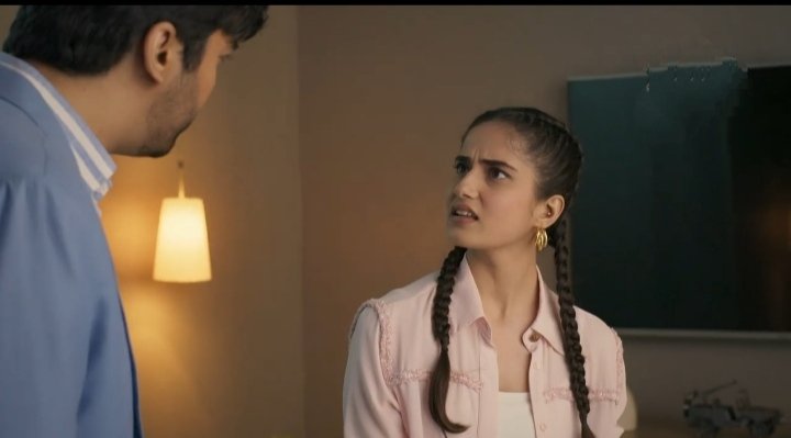 AayushiCho35996's tweet image. Ehsan: Vanya tum ye office m toofan ke tarah kyu &apos;&apos;dhamak&apos;&apos; padti ho..
Ehsan yaar, his vocabulary mann😭😂

&quot;Subah uth ke mummy ko Good Morning ke jagah AAJ KUCH TOOFANI KRTI HOON bolti ho&quot;
I brusted so badly at this😆🤣😂

@SamarVermani too good🤗❤️

#KathaAnkahee #Ehsan