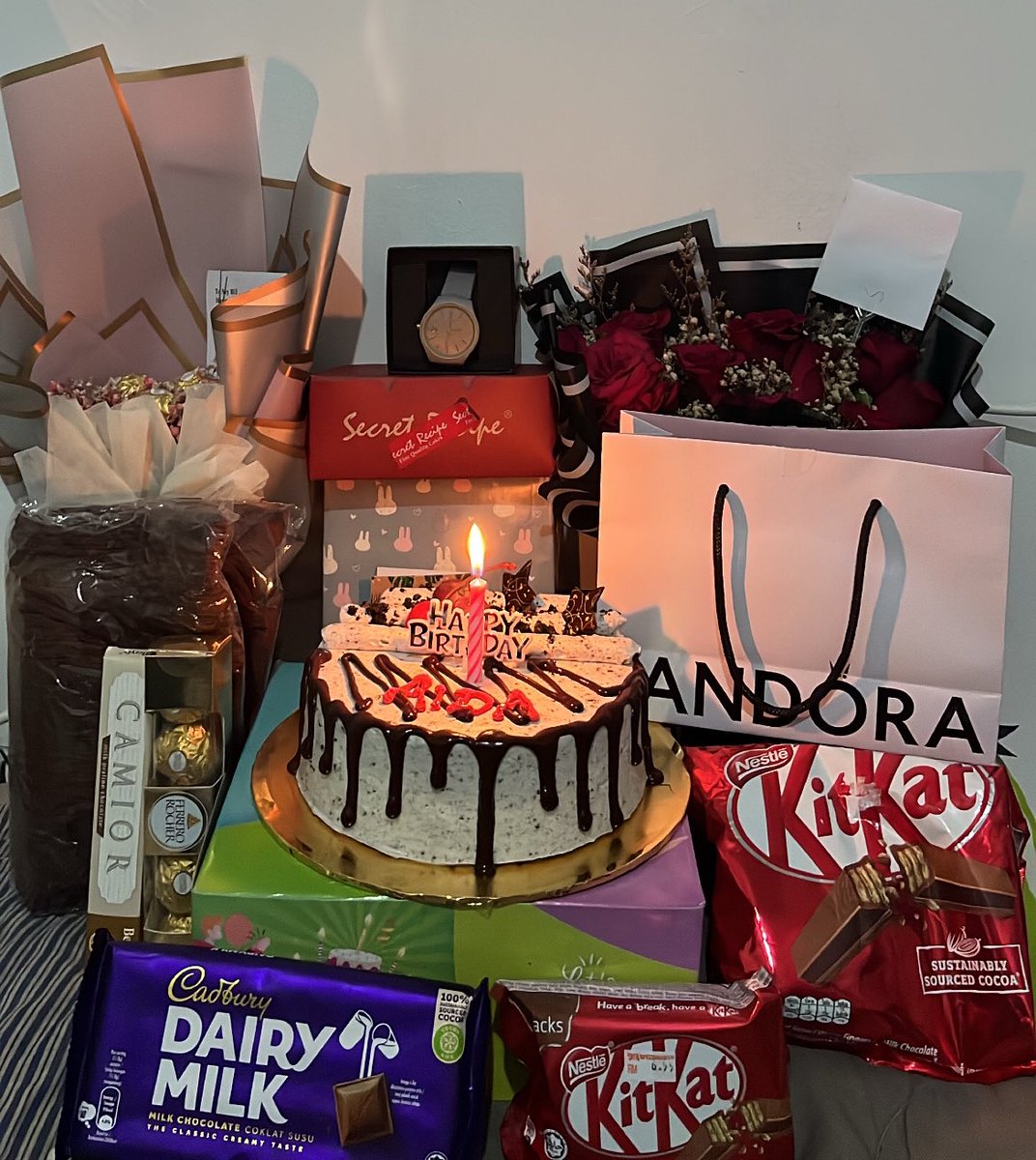 juhaida98's tweet photo. The best birthday ever🤍 Alhamdulillah syukur🤲🏻🤍✨ https://t.co/NIwGjZgvlY