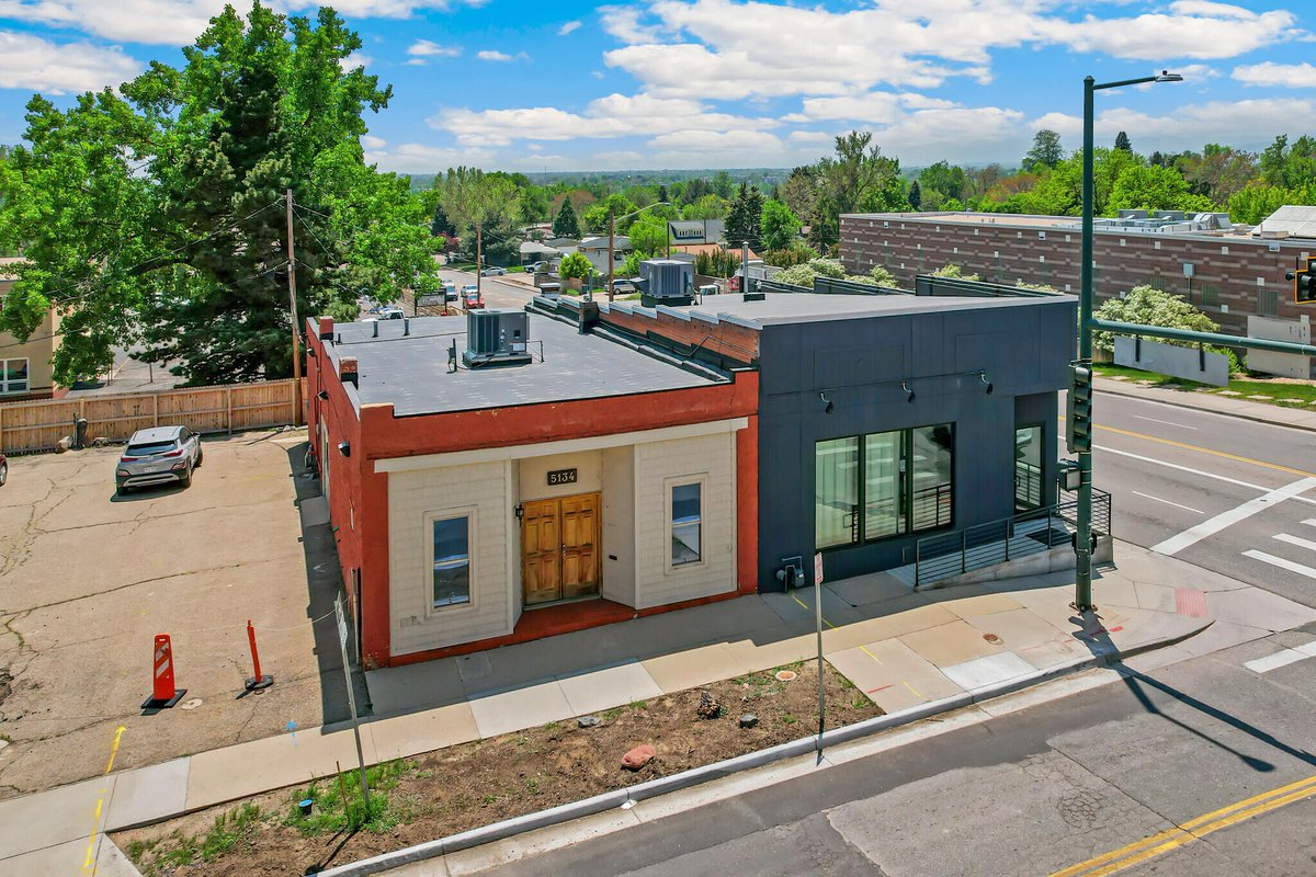 In <a href="/Business_Den/">BusinessDen</a>: Illegal Pete's just bought these two buildings in Sloan's Lake to turn into the burrito chain's corporate headquarters businessden.com/2023/08/29/ill…