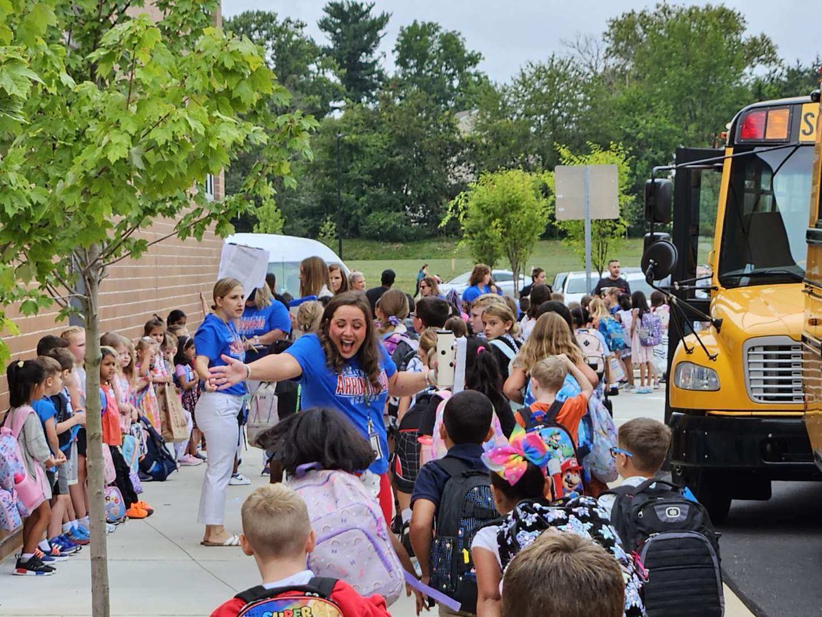 Methacton's tweet photo. Happy First Day of School, Arrowhead! #MSDBack2School https://t.co/MMX1w3XEP4