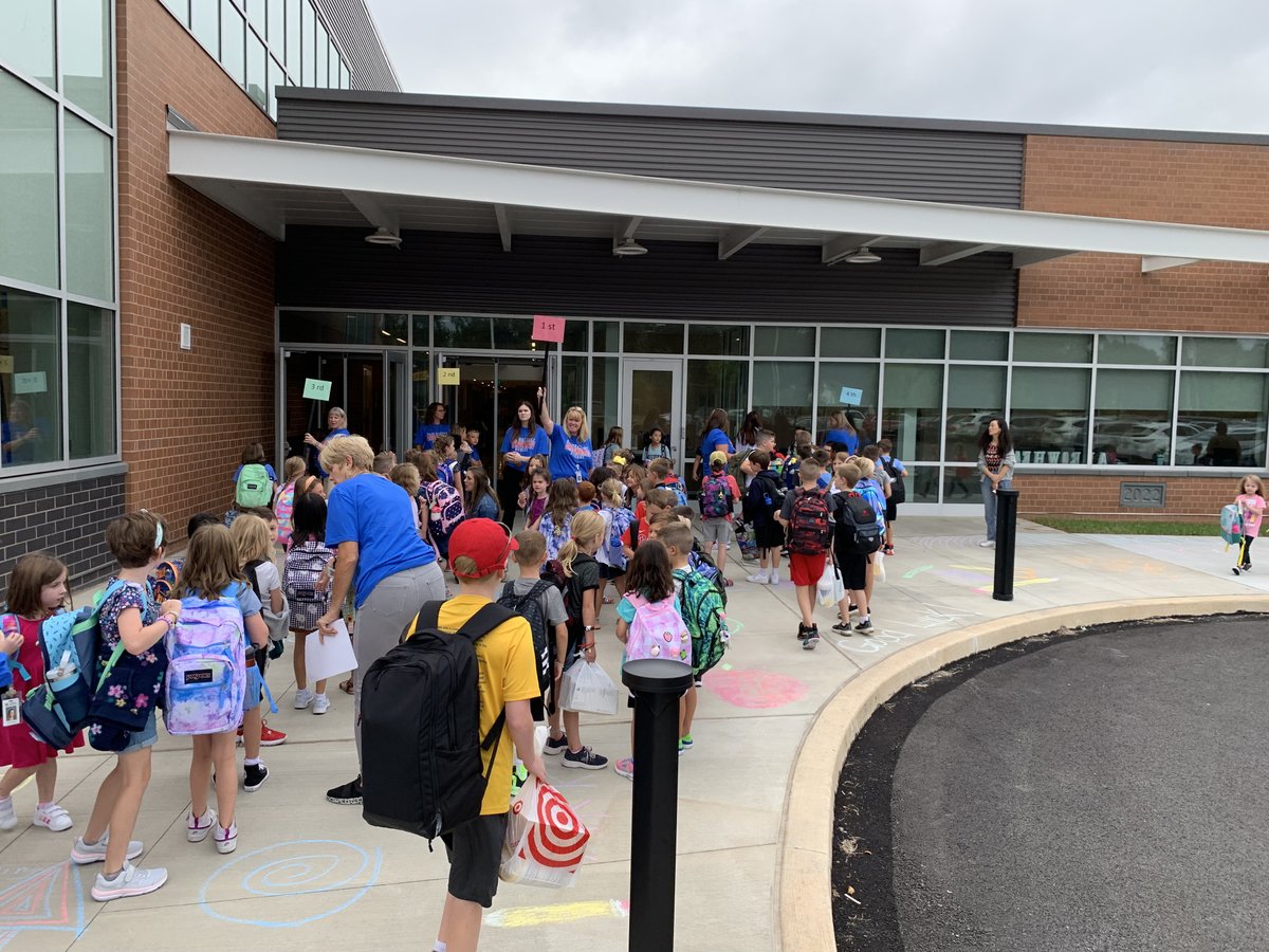 Methacton's tweet photo. Happy First Day of School, Arrowhead! #MSDBack2School https://t.co/MMX1w3XEP4