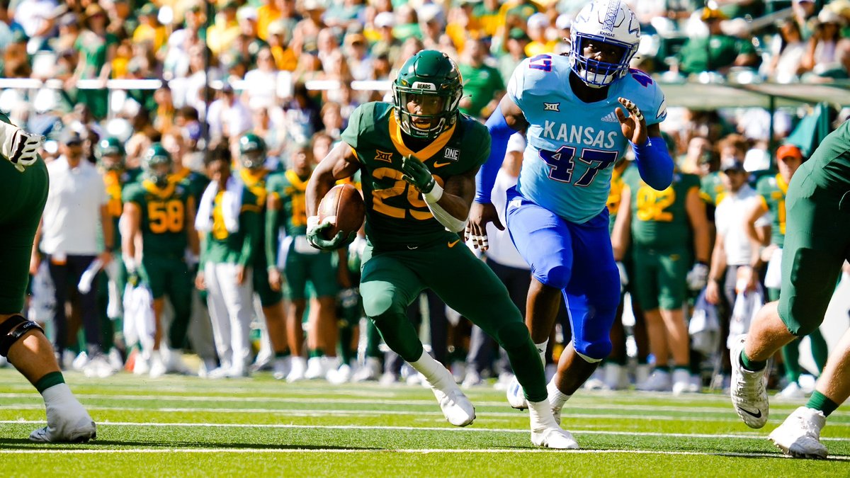 BaylorAthletics's tweet photo. You can feel the excitement in the air. 

The Bears are finally home.

🎟 https://t.co/KcVEgUFWh7

#SicEm | #ThisIsBearCountry https://t.co/qOSiHDqT4F