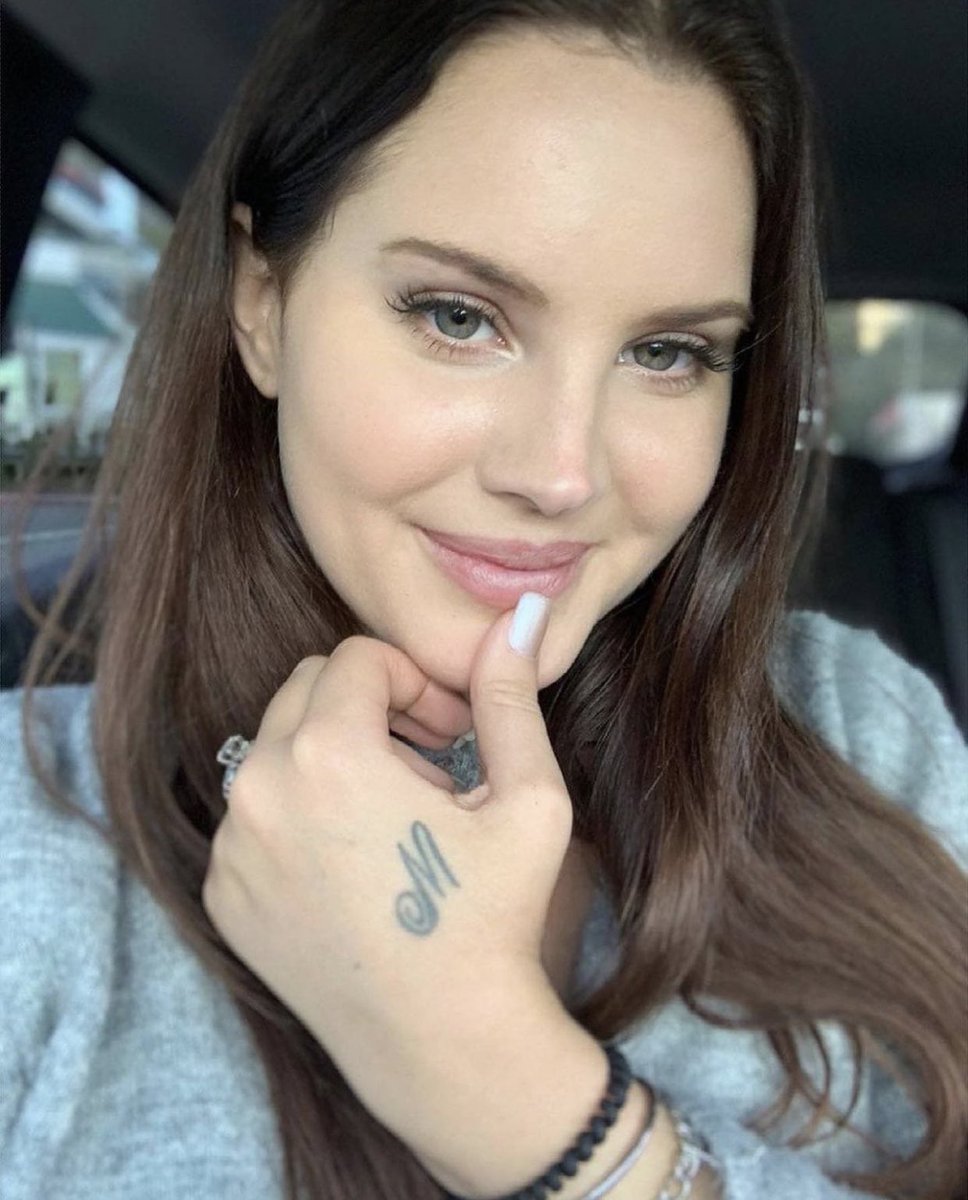 agora um tópico sensível: selfies da Lana no carro