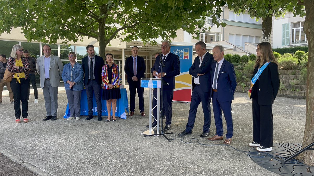 Sauvadet's tweet photo. Pré-rentrée au collège Henri Morat à Recey-sur-Ource. Nos 54 collèges de Côte-d'Or sont prêts à accueillir les 23 694 élèves dès lundi prochain.
L'occasion de saluer et remercier nos agents du @CD_CotedOr et l'ensemble de la communauté éducative mobilisés pour la #Rentrée2023. https://t.co/vcIJUdAakz
