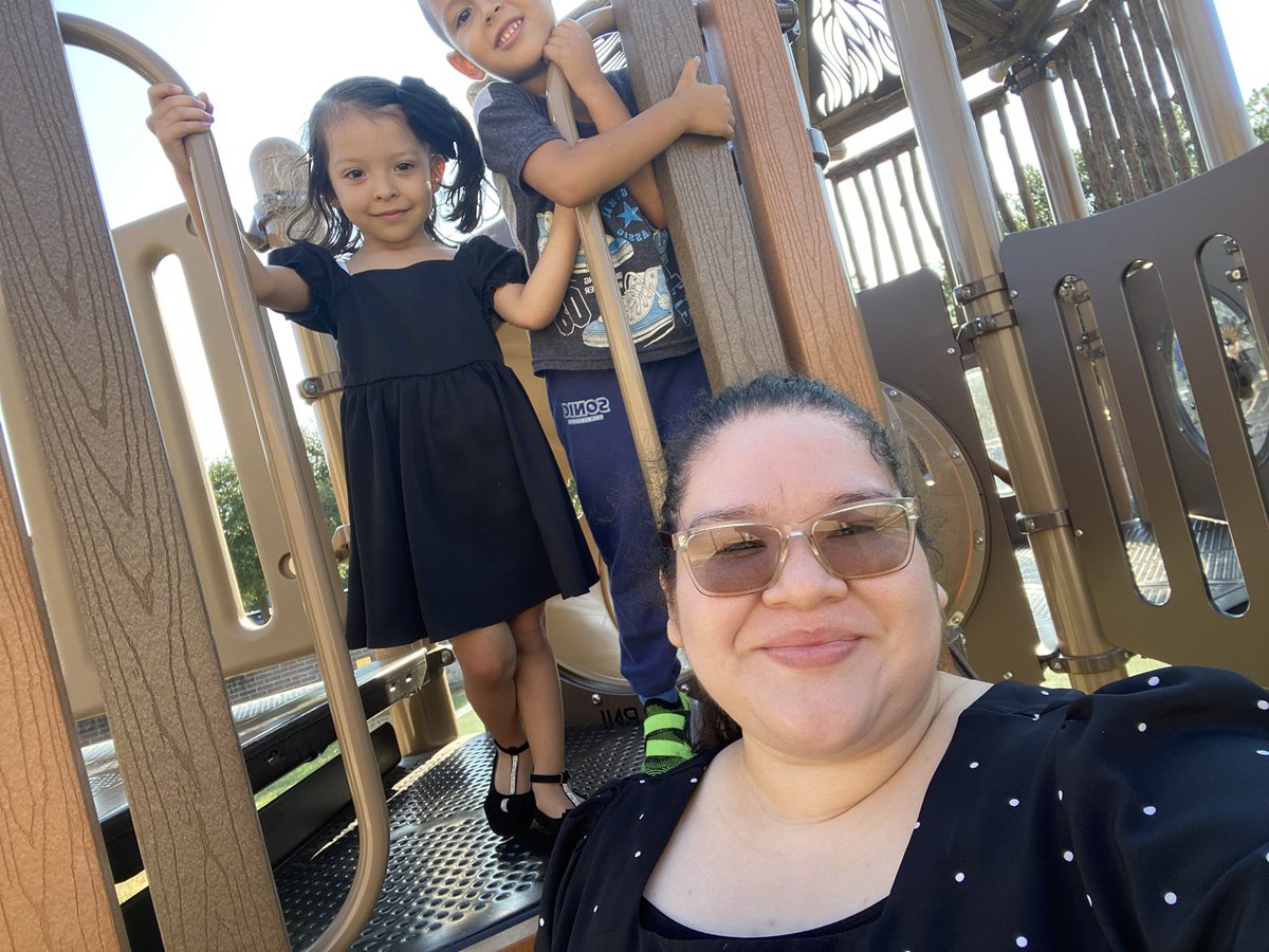 rmayorquinc's tweet photo. Pre-K teacher Ms.Cortez @Lizz_C100 is always ready for this Texas heat @HumbleISD_PLE having fun while we can 😅 @HumbleISD_PREK https://t.co/shjHwzPsrB