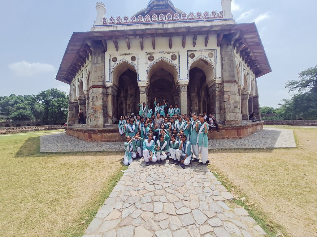 salonilicious's tweet photo. #Educationaltours educate about new places, new experiences and most importantly let's a child discover himself along with the potential to learn, explore &amp; love each other. The tour was a   classroom without  walls. @1_gskv @AtishiAAP @dilli_shiksha @Dir_Education @PbpandeyB https://t.co/TaqSFpUVsc