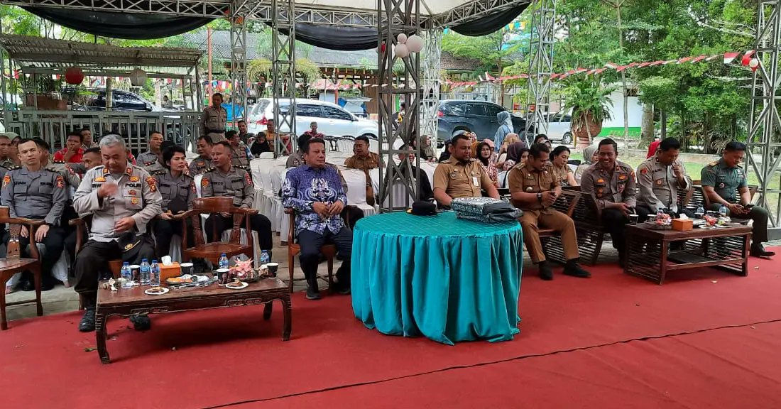 raya_tenayan's tweet photo. Selasa tanggal 29 Agustus 2023 sekira pukul 09:00 wib telah di laksanakan kegiatan Pisah sambut Kapolsek Tenayan Raya KOMPOL BAGUS HARI PRIYAMBODO, SIK MH kepada KOMPOL RYAN FAJRI SIK MM di Taman Reaksi Alamayang Kel Tangkerang Timur Kec Tenayan Raya https://t.co/CLsNLBA2wc