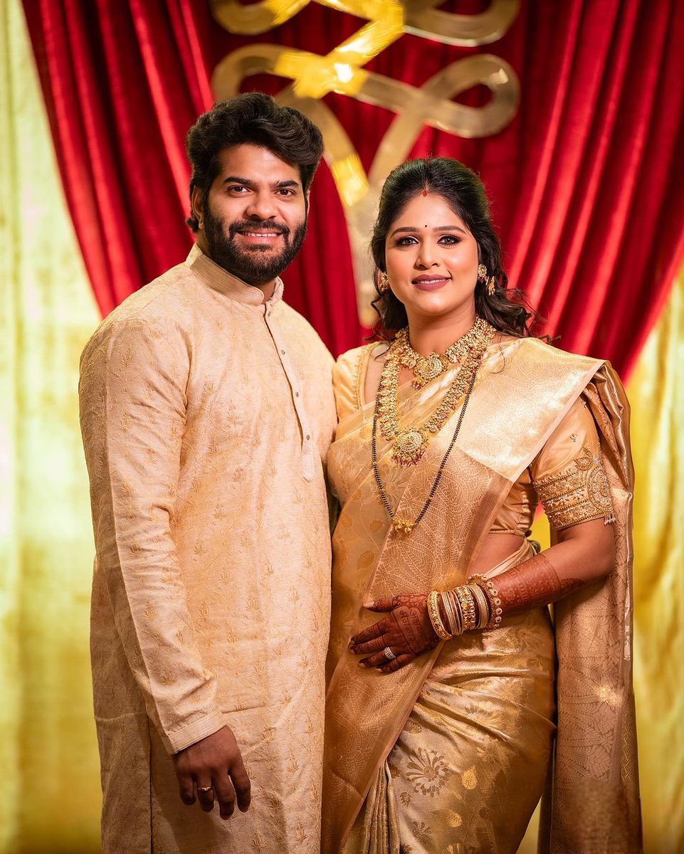 fillamwala's tweet photo. अक्षयाची लग्नानंतरची पहिली मंगळागौर😍❤️
.
.
.
#akshayadeodhar #hardeekjoshi #akshayadeodhar😍 #mangalagaur #akshaya #aha #marathiactress #actress #mehendidesigns #shravan #fillamwala https://t.co/pyHcy1U62T