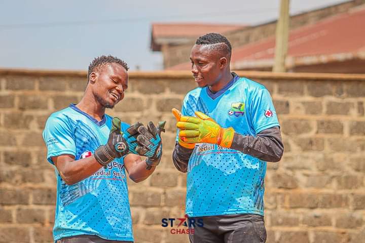 Gogo_Boys_FC's tweet photo. MANU: Lihasi Jr skiza,huku allowance ya goalkeepers huingia b4 game,alaf after game unapewa ya game next.😂😂

#wearedgfc
#hiluhilu
#playingforchange https://t.co/J3fq6VXIGl