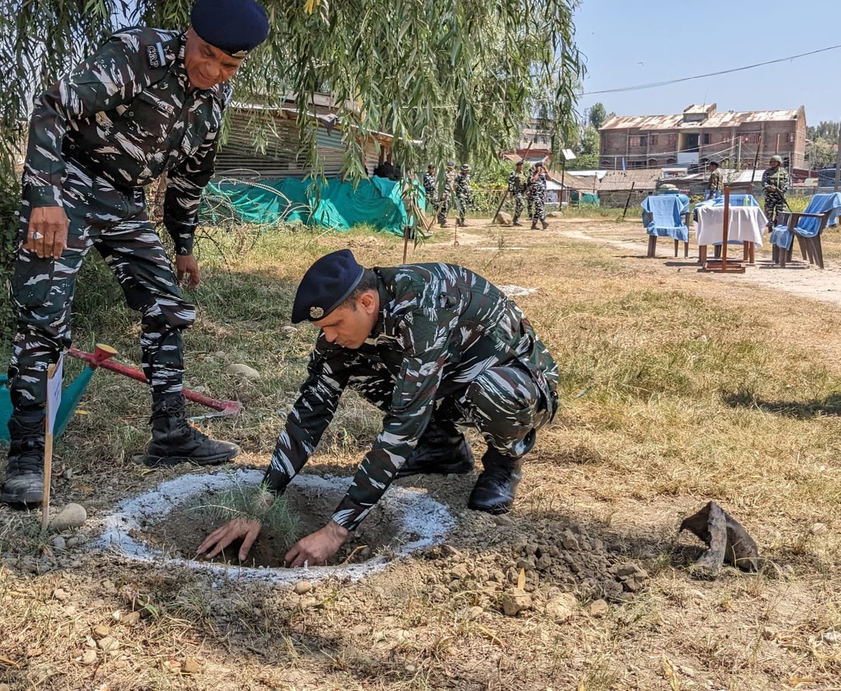 29_crpf's tweet photo. 29 Battalion CRPF organized final plantation drive and achieved plantation target of  675 saplings. On this occasion Sh. Pradipta Kumar Sahu Commandant along with officers and Unit personnel planted saplings to make our planet more green. https://t.co/XgL4Bq1gbh
