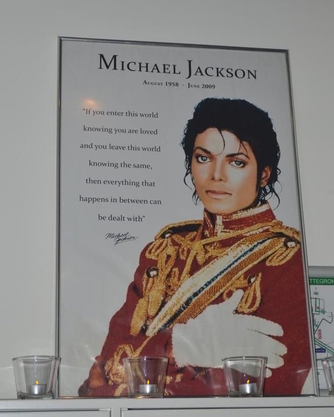 TributeMjj's tweet photo. 14th Michael Jackson Global Birthday Party since the world stood still in 2009:
🌹 https://t.co/WQ91sWqiKt 🌹

#august29 #happybirthday💫 #michaeljackson👑 #mj #mjj #michael #joseph #jackson #tribute #lovesurvives😇 #defendinglove❤️ #defendingaking #youarenotalone #Netherlands🌷 https://t.co/7LNiZr5CqT