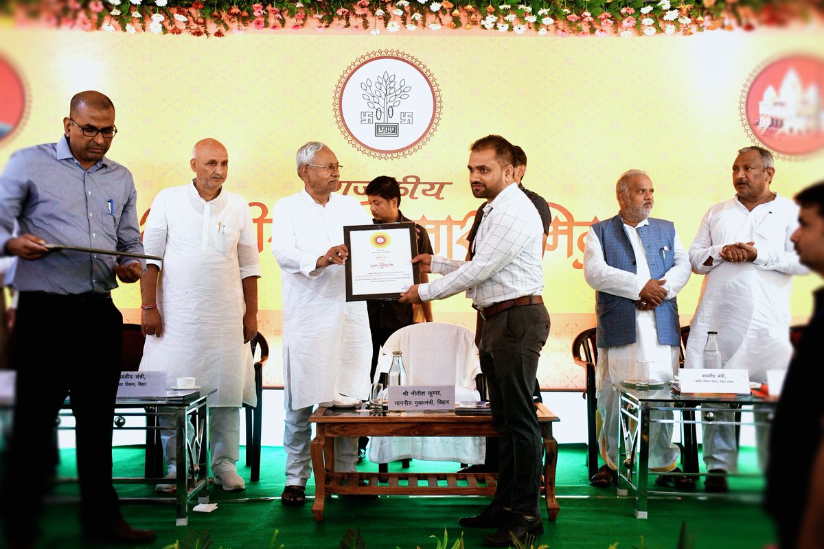 imNavKP's tweet photo. Honoured to receive Appreciation Letter from Honourable Chief Minister for Malmas Mela 2023...

Malmas Mela 2023 was historic in terms of numbers of devotees who visited the Mela and facilities provided to them by the State Government... https://t.co/MtXYk4hw8u