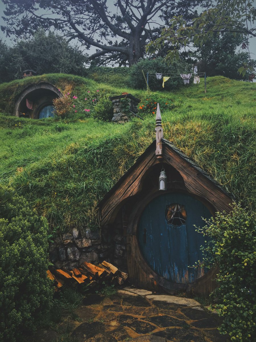SENSEtheSociety's tweet photo. Join this SIG on translating speculative fiction! Joy Phillips will use examples of works by Tolkien, Le Guin, Sapkowski and more. 

Navigating Across Worlds and Languages: The Craft of Translating Speculative Fiction 
6 Sep. 2023 
19:00–21:00 
https://t.co/tDnZBevnc3 #SENSEsigs https://t.co/yPIQM9kz6q