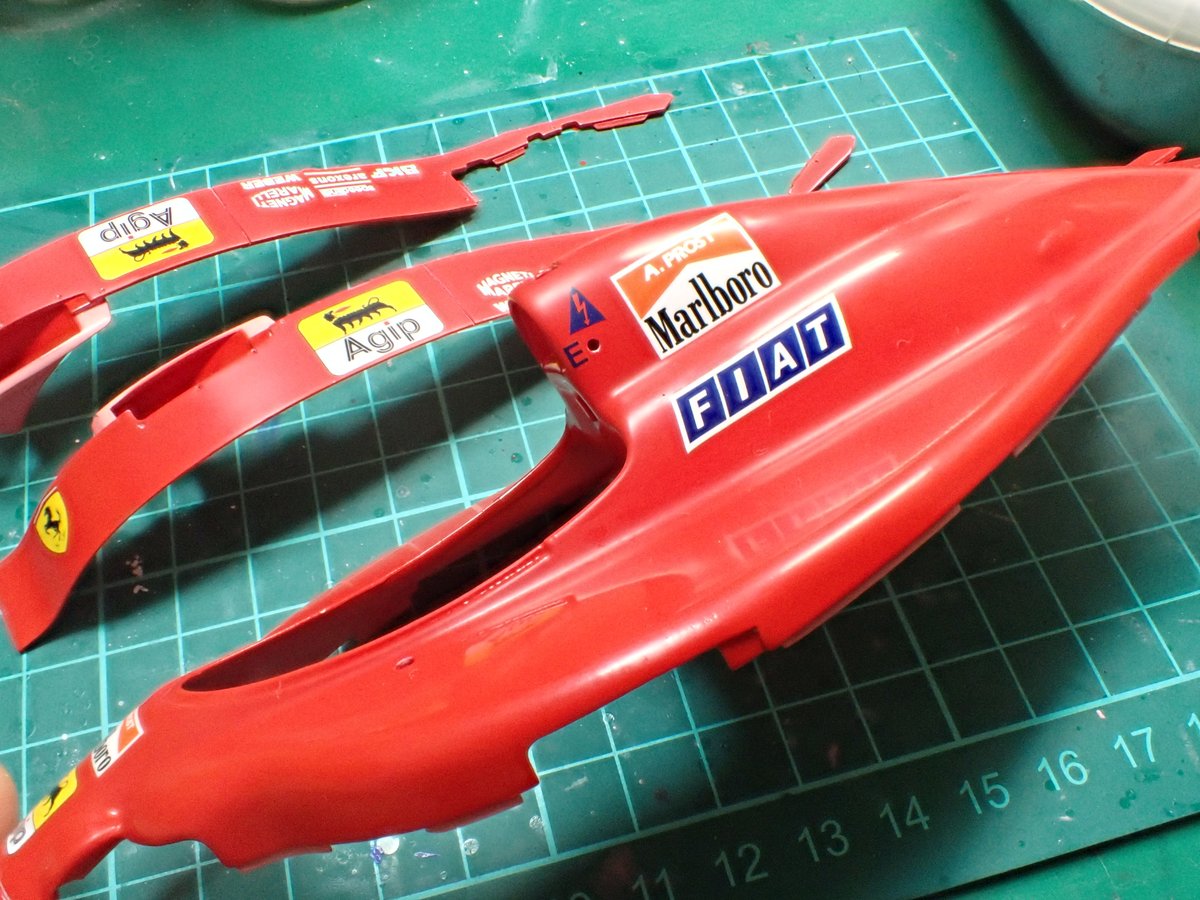Modeler_Rabbit's tweet photo. #アンリミテッドオートモデルコンペ
1/20 フジミ フェラーリ641/2 メキシコGP仕様🇲🇽
シャシーをラプロスで4000→6000→8000番まで磨きました。この後頑張って磨いていきます😀
#Ferrari641 https://t.co/MCklZzdzue
