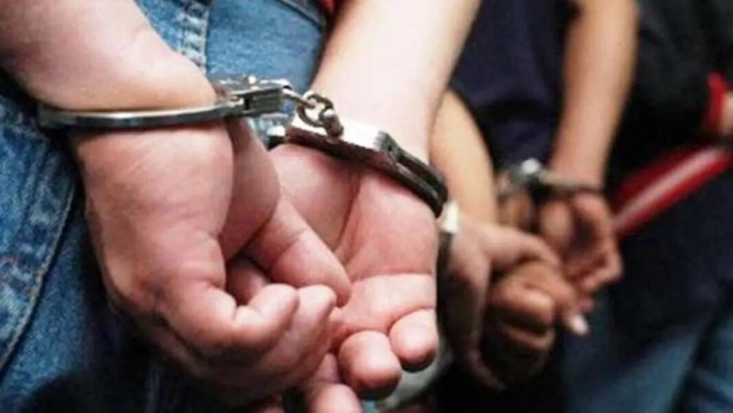 #Sucesos | 10 personas fueron detenidas por microtráfico de drogas #29Ago bitly.ws/TpGz
