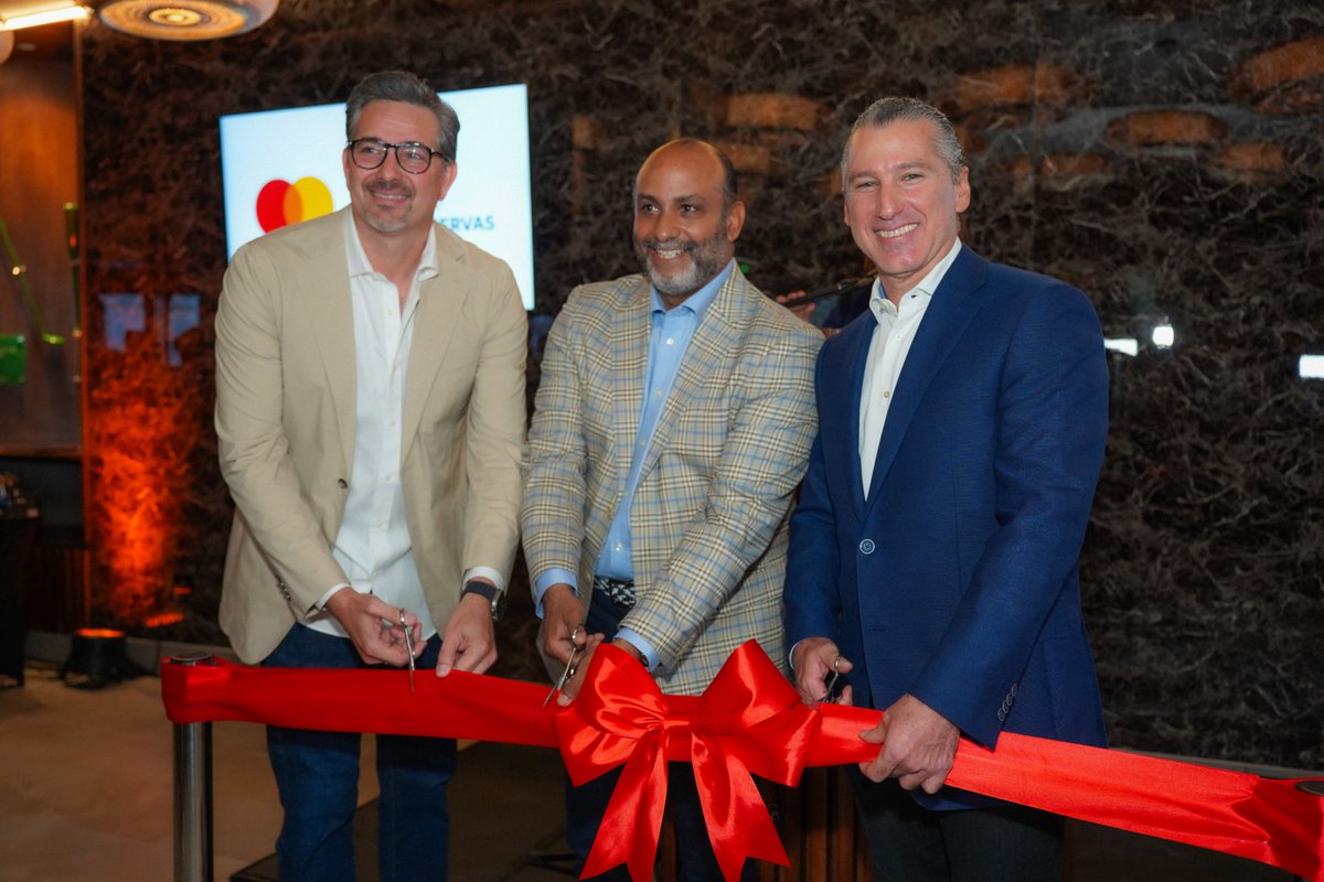 ¡Inauguran Hoyo 20 en Acrópolis Business Mall! Un nuevo concepto de entretenimiento deportivo, el primer Indoor Golf en la República Dominicana.  Hoyo 20 es un spot donde además de jugar, se podrá compartir socialmente en un espacio exquisitamente ambientado.