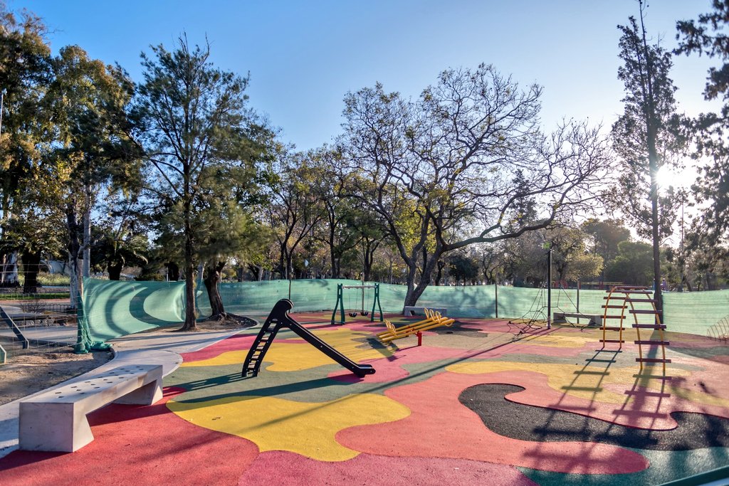 MartinLlaryora's tweet image. En el #ParqueSarmiento está en plena construcción el “Patio de las Infancias Sustentable”, un nuevo espacio recreativo para niños y niñas. Fui a recorrer el lugar que en poco tiempo será habilitado con áreas de juegos fabricados con madera plástica y materiales reciclados.