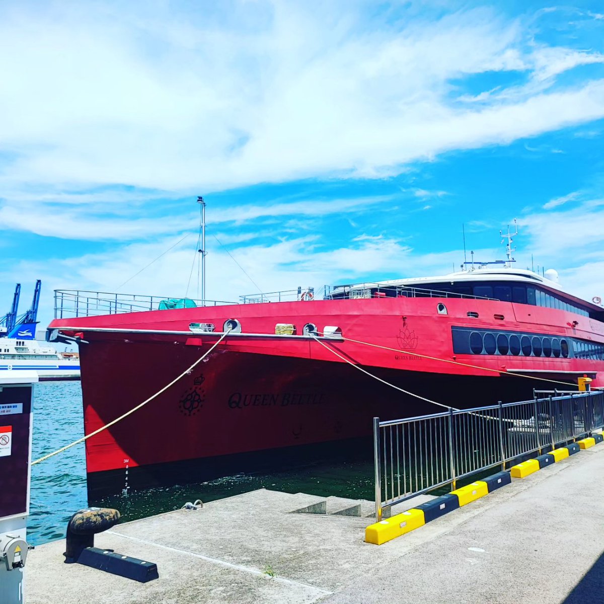 yahtrans's tweet photo. 福岡からQUEENビートルで釜山行ってきました⛴
ビジネスに乗ったけ��席も広いしお土産とアルコール2杯付いてるから乗る価値アリ🍺
乗船時間は長いけどタバコも吸えるし釜山中心部に着くからヨイ

#queenbeetle 
#釜山旅行
#韓国旅行
#ビジネスクラス https://t.co/n6rHBi5S84