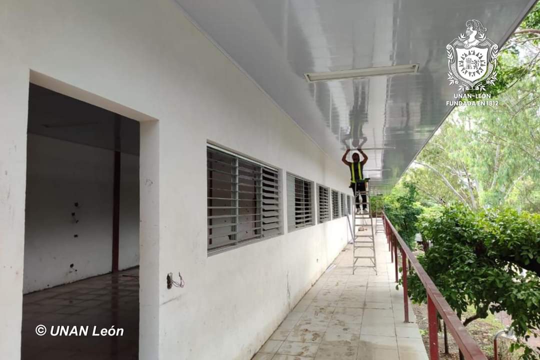 Más de mil universitarios de la UNAN-León, vivirán en mejores condiciones, gracias a que la remodelación del internado Silvio Mayorga avanza en 90 por ciento. Estos jóvenes son originarios de los diferentes departamentos del país, y tienen que dejar sus hogares para terminar sus