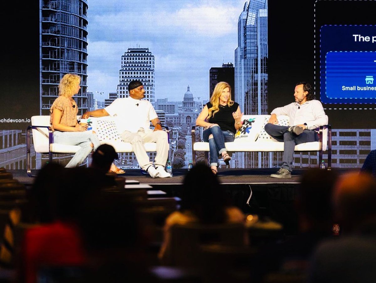 BillGOPayments's tweet image. At BillGO, we strive to make #billpay more accessible. Our President of Consumer Solutions demonstrated this last week at @fintechdevcon (@moov) with @Fingercheck, @justsolvent &amp;amp; @TCHtweets, discussing how to build #financialinclusivity!

Way to #executewithexcellence, Cindy!