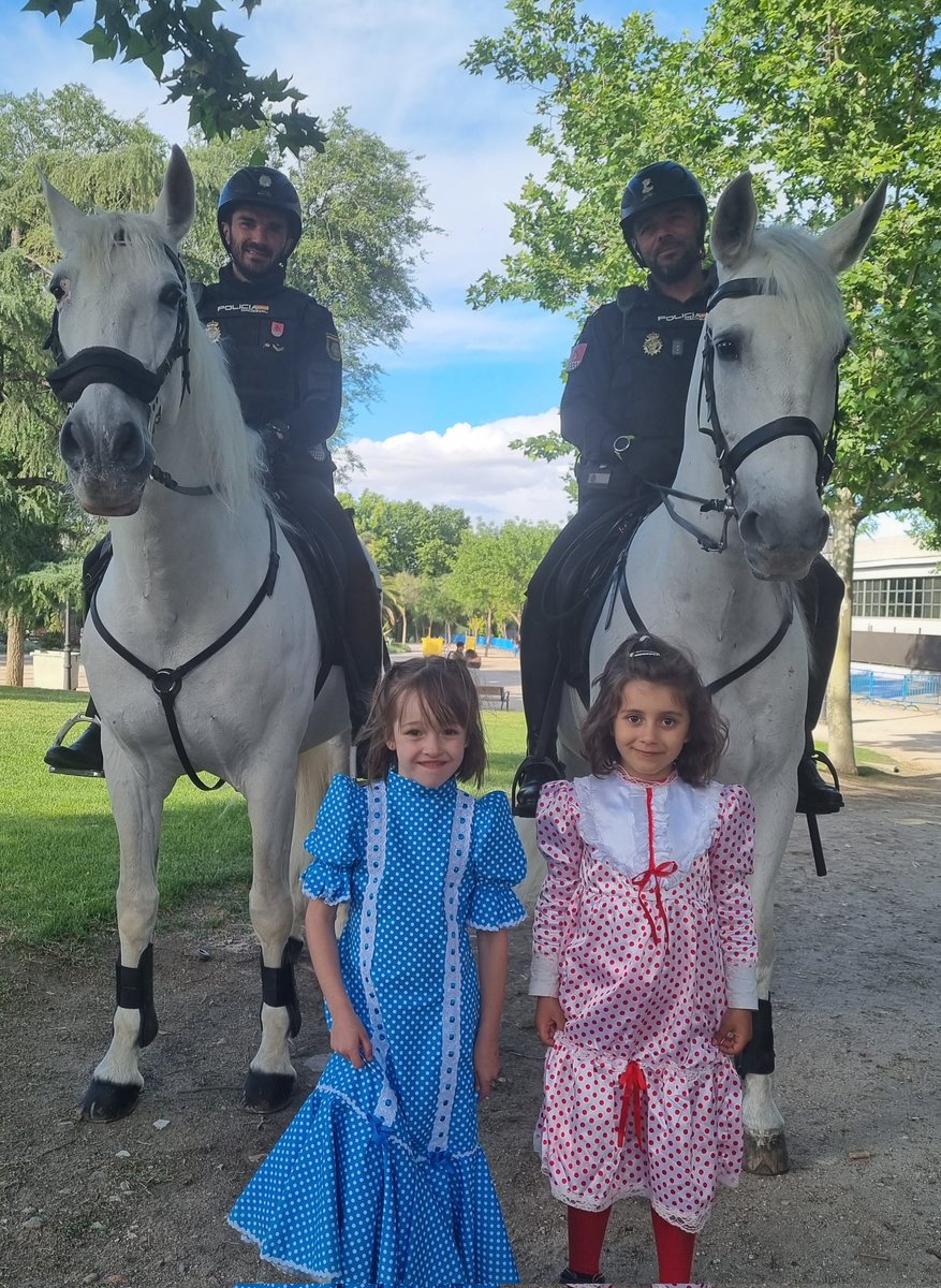 Padres, abuelos, tíos, primos NO, la Policía no está para asustar a los niños como si fuera el coco 👮👮‍♂️ Al revés, es vital transmitir a los más pequeños que estamos para #ayudar💙 Así si algún día están en apuros sabrán en quien confiar 👮👮‍♂️