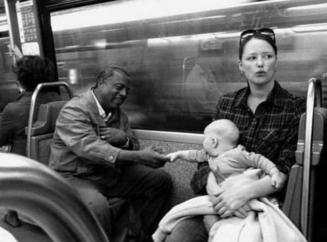 LeContempIateur's tweet image. « La haine n&apos;est pas innée… Les hommes apprennent à haïr, et s&apos;ils peuvent apprendre la haine, alors on peut leur enseigner l&apos;amour, car l&apos;amour gagne plus naturellement le cœur humain que son contraire … » - Nelson Mandela