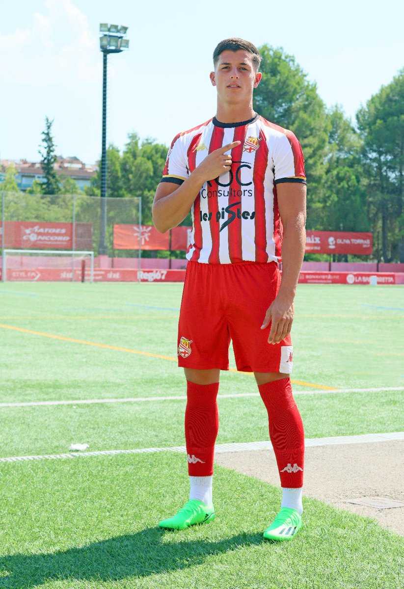 CdEManresa's tweet photo. 🔴⚪️ I tu, ja tens la nova equipació? 😍

#Seguim https://t.co/jEyvFAvrki