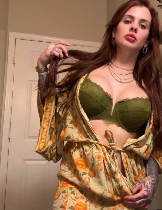 Going live again today on https://t.co/Yajk8K30IY it&rsquo;ll be a bit more fun today 🌊😉 see you there https://t