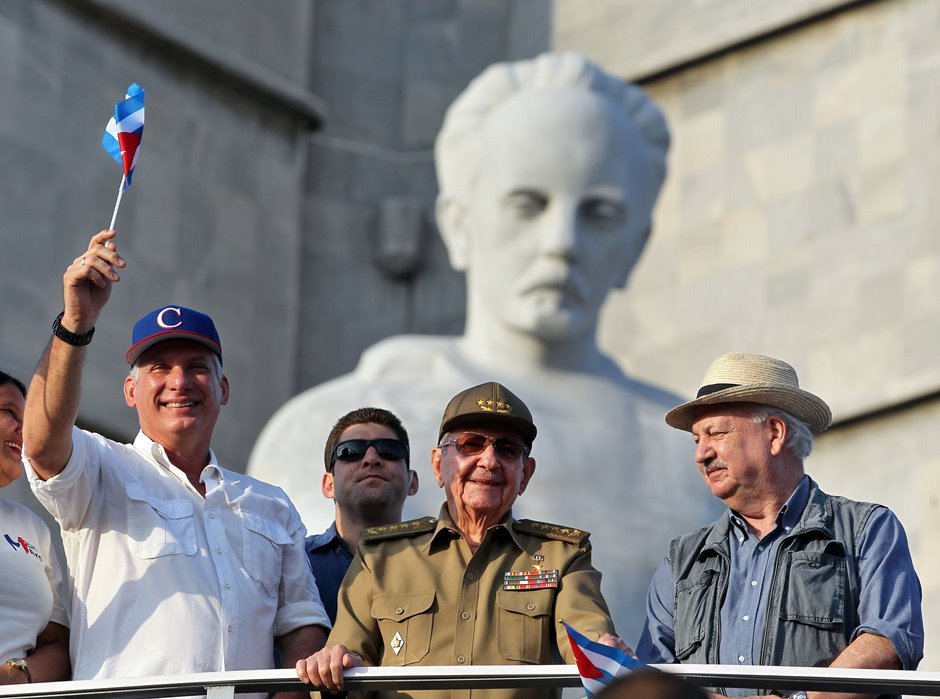 Conmueve la dolorosa noticia del fallecimiento del presidente del <a href="/PCdeChile/">Partido Comunista de Chile</a>, el entrañable compañero Guillermo Teillier. No olvidaremos su permanente compromiso con el pueblo chileno y  la solidaridad con #Cuba. Llegue nuestras sentidas condolencias a sus familiares y amigos.