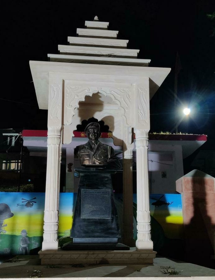 Its dark in Palampur, everyone is back home ...

Quartered in darkness, silent to remain. 
When the bugle calls,  HE shall rise and march again...

Homage to

MAJOR SUDHIR WALIA
9 PARA SF 4 JAT #IndianArmy
ASHOKA CHAKRA-SENA MEDAL

on his #BalidanDiwas today.

#FreedomisnotFree