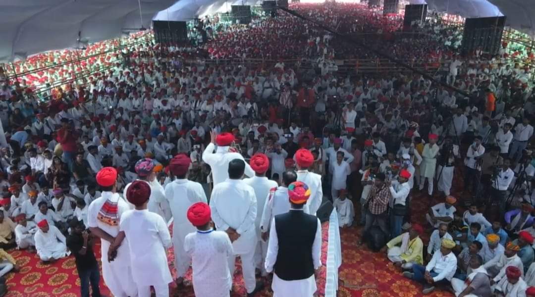 vasna08's tweet photo. श्री रतन देवासी जी के प्रति लोगों का प्यार स्नेह हैं, कांग्रेस पार्टी को निश्यत रूप से बड़ा फ़ायदा मिलेगा ।
@RatanDevasiINC
#देवासी_समाज_महाकुंभ‌
 @kharge @RahulGandhi @priyankagandhi @Sukhjinder_INC @ashokgehlot51 @SachinPilot @INCRajasthan @INCIndia
[ @INCRajasthan @INCIndia https://t.co/AXlTdbayga