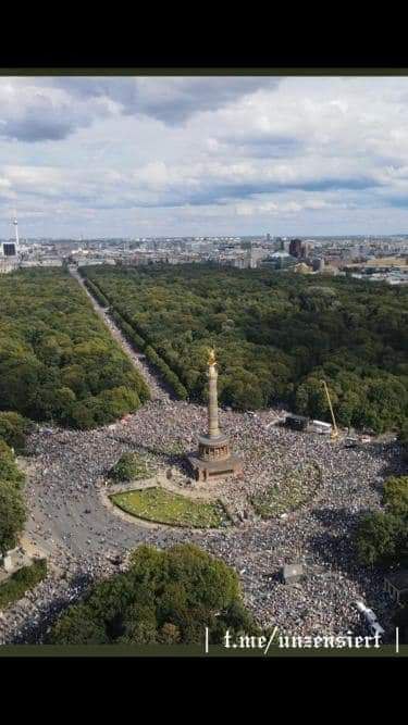 Don_Virus_1's tweet photo. Heute genau vor 3 Jahren | #Berlin 29.08.2020 | Internationale #Querdenken #Demo
Ihr wisst schon, die 17.000 😉
#Be2020
#Be082020
#Frieden
#Freiheit
#Demokratie https://t.co/f9Hsza9ZRg