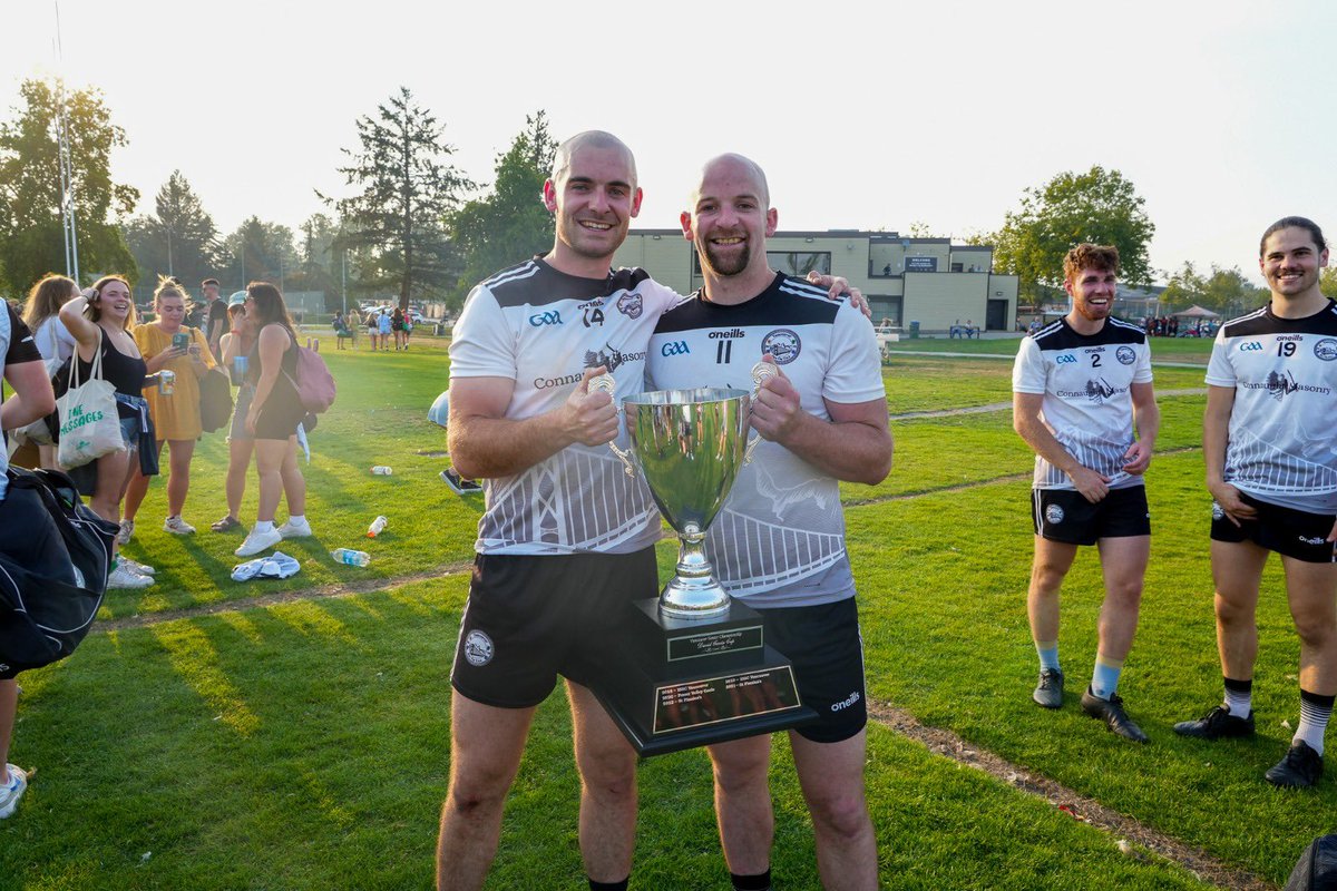MikeyHiggins3's tweet photo. Special day, Vancouver senior champions 2023. Eire Óg Abu 🖤🤍 https://t.co/IuZVpKdgCf