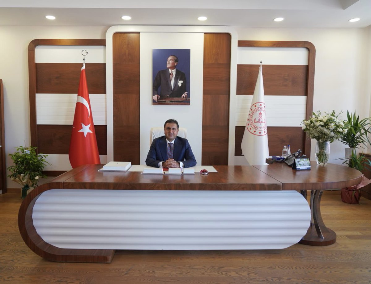 Başlangıcımız öğrencilerimiz, öğretmenlerimiz, yöneticilerimiz ve İstanbul’umuz için hayırlı olsun.
Bismillah…