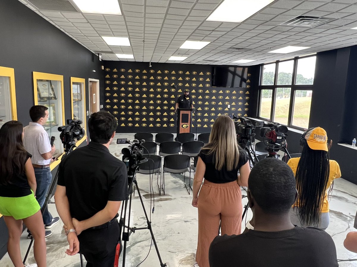 It’s game week!!!  Let’s GO!!!!
See you Saturday on #nflnetwork 🖤💛🖤💛 #gramfam