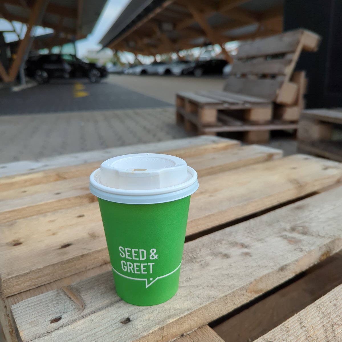 PatrykBacia's tweet image. @RolandSchueren #elektroauto  #ladepark #hilden #Tesla trotz der Auslastung, Null Probleme. Der Kaffee ist auch ohne Wartezeit, heiß und lecker. 👍🏼😎