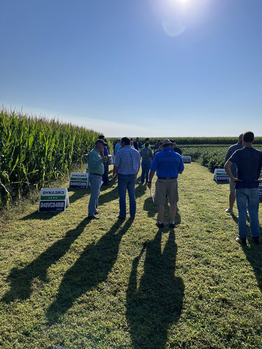 Bayer4CropsGLC's tweet photo. This morning @NutrienAgRetail and @DynaGroSeed are touring the Learning Center 📚✅ https://t.co/1sfU6Z0DWv
