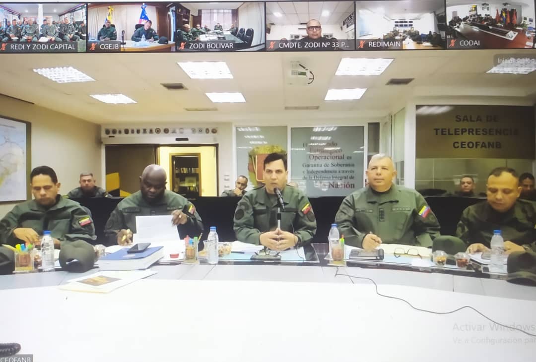 hljohan's tweet photo. El GJ Cmdte CEOFANB con el Sistema defensivo territorial,Redi, Zodi,Adi, Brigadas, Cmdo Zonales, reciben instrucción especial en Videoconferencia, para Fortalecimiento de las operaciones de ESCUDO BOLIVARIANO y monitoreo y fortalecimiento a los objetivos ordenados por nuestro Comandante en Jefe @NicolasMaduro