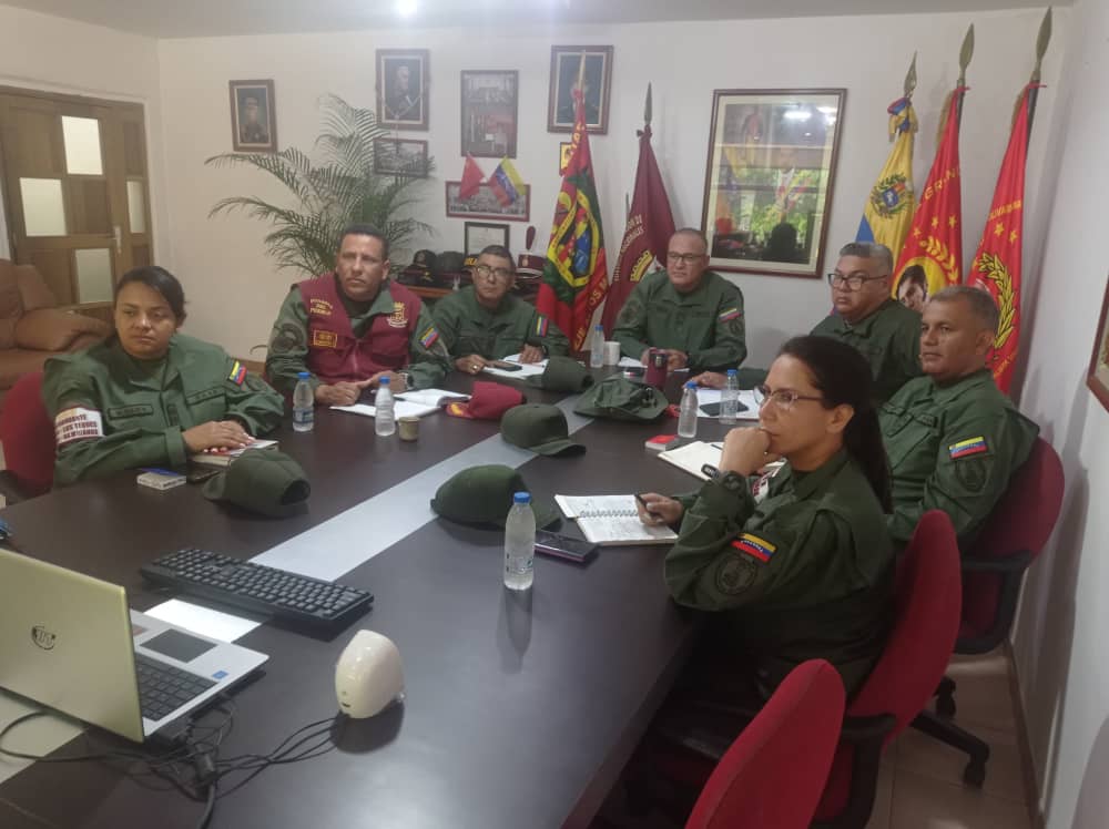 hljohan's tweet photo. El GJ Cmdte CEOFANB con el Sistema defensivo territorial,Redi, Zodi,Adi, Brigadas, Cmdo Zonales, reciben instrucción especial en Videoconferencia, para Fortalecimiento de las operaciones de ESCUDO BOLIVARIANO y monitoreo y fortalecimiento a los objetivos ordenados por nuestro Comandante en Jefe @NicolasMaduro